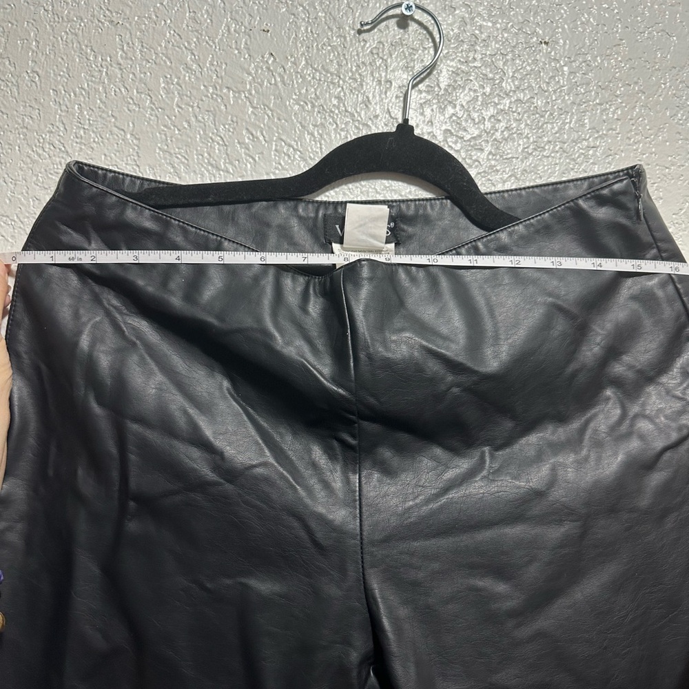 Vintage High-Waist Black Faux Leather Leggings - Women - Picture 7 of 10